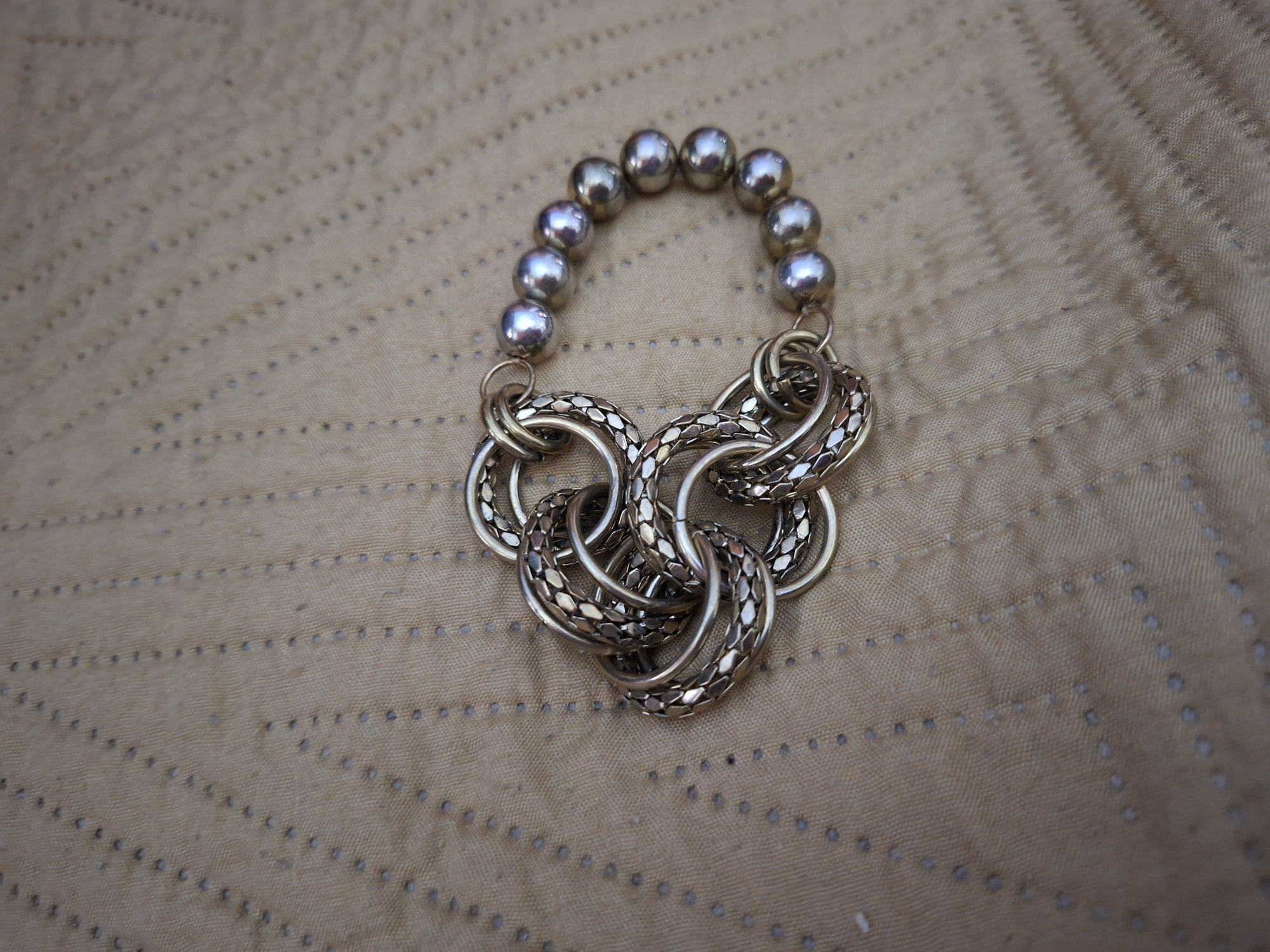 Várias pulseiras