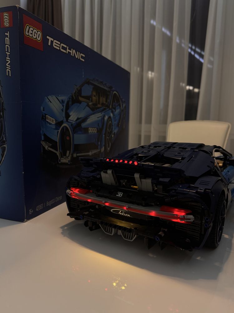 Lego Technic Bugatti Chiron оригинал 42083