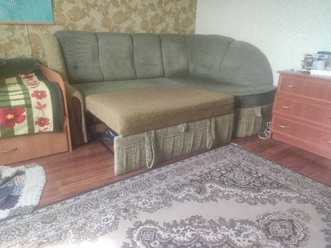 Диван кутовий (розкладний, двохспальний) (Б/У]