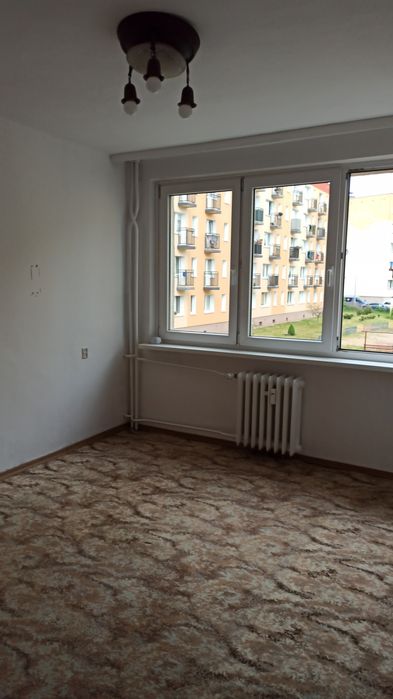 Trzypokojowe z balkonem I piętro, blisko jednostki wojskowej.