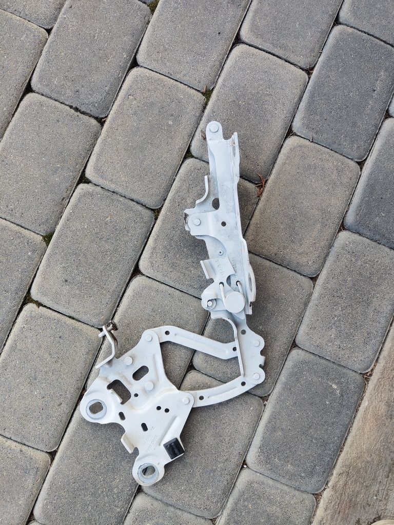 Zawias maski BMW X1 F48 prawy biały