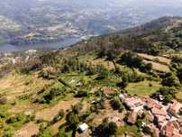 Terreno na aldeia preservada de Fandinhães