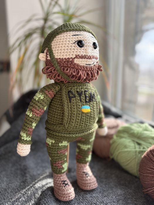 Іграшка - військовий ЗСУ, амігурумі військовий