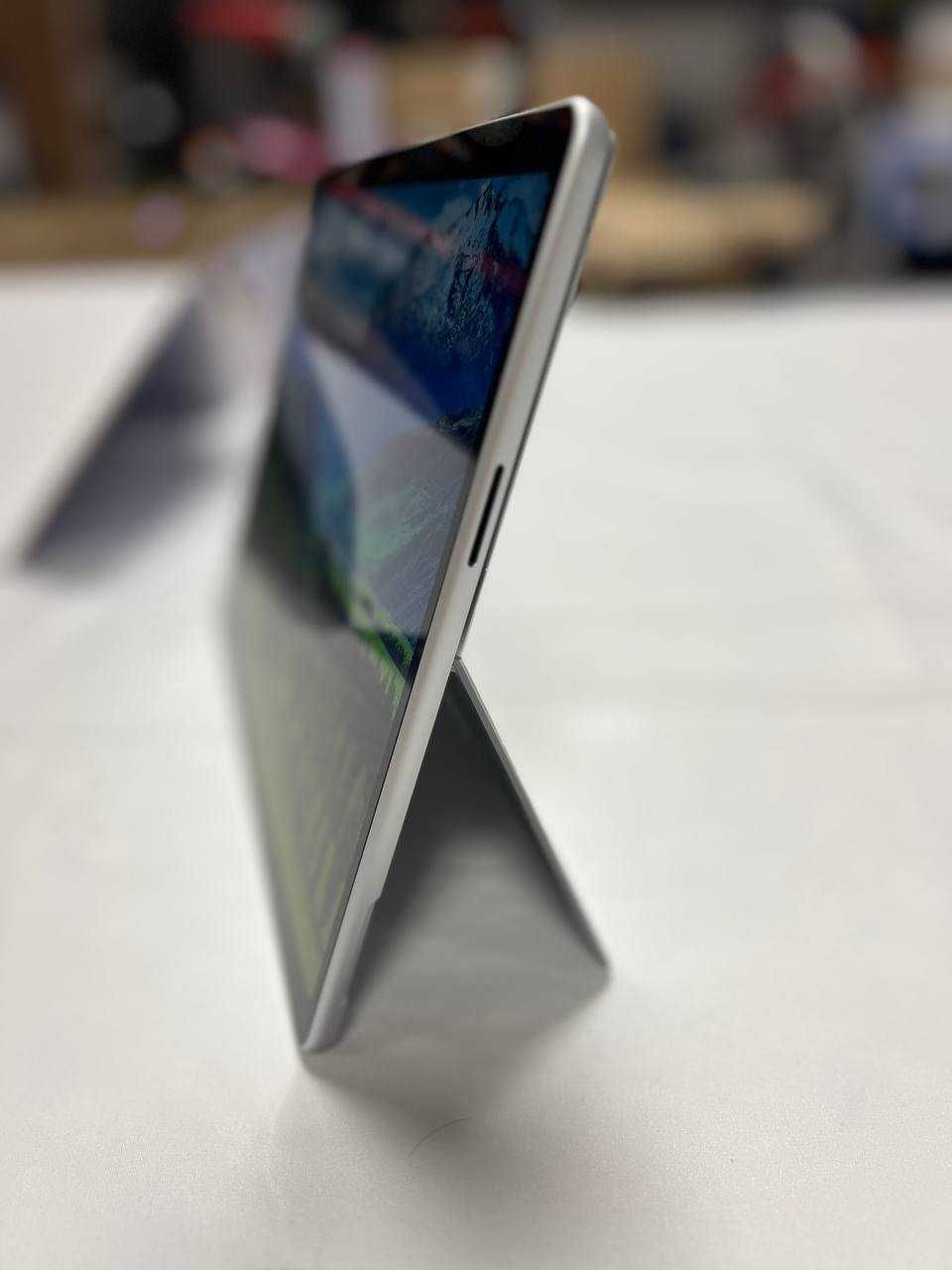 Tablet Microsoft Surface Pro 10 - jak nowy  1 TB