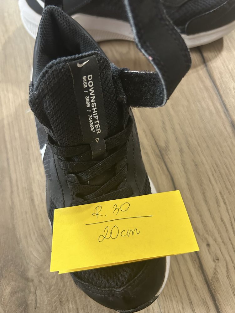Buty sportowe adidasy Nike Downshifter dla chłopca r 30