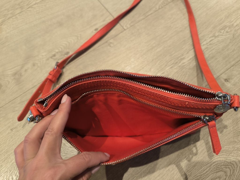 Torebka listonoszka damska Desigual czerwona 29x19