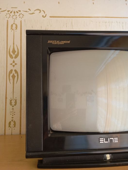 Телевізор elite з антеною