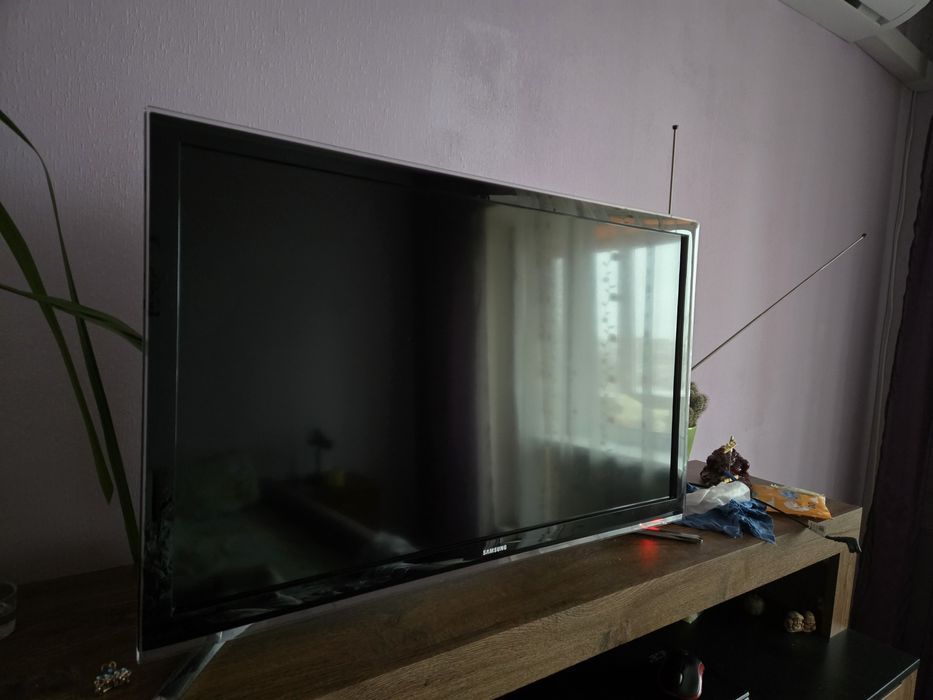 Телевізор Samsung UE-32F4500