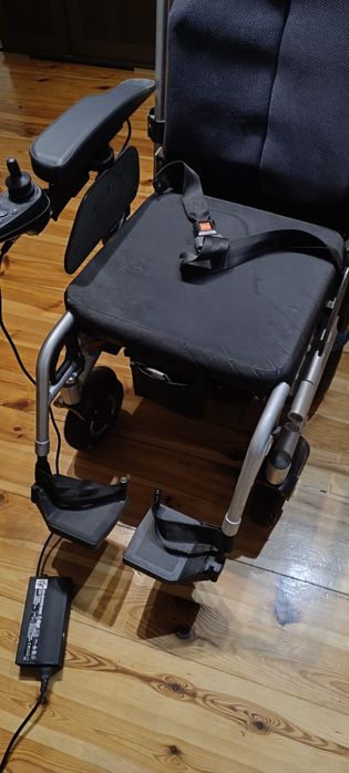 Wózek inwalidzki elektryczny (akumulator niesprawny)