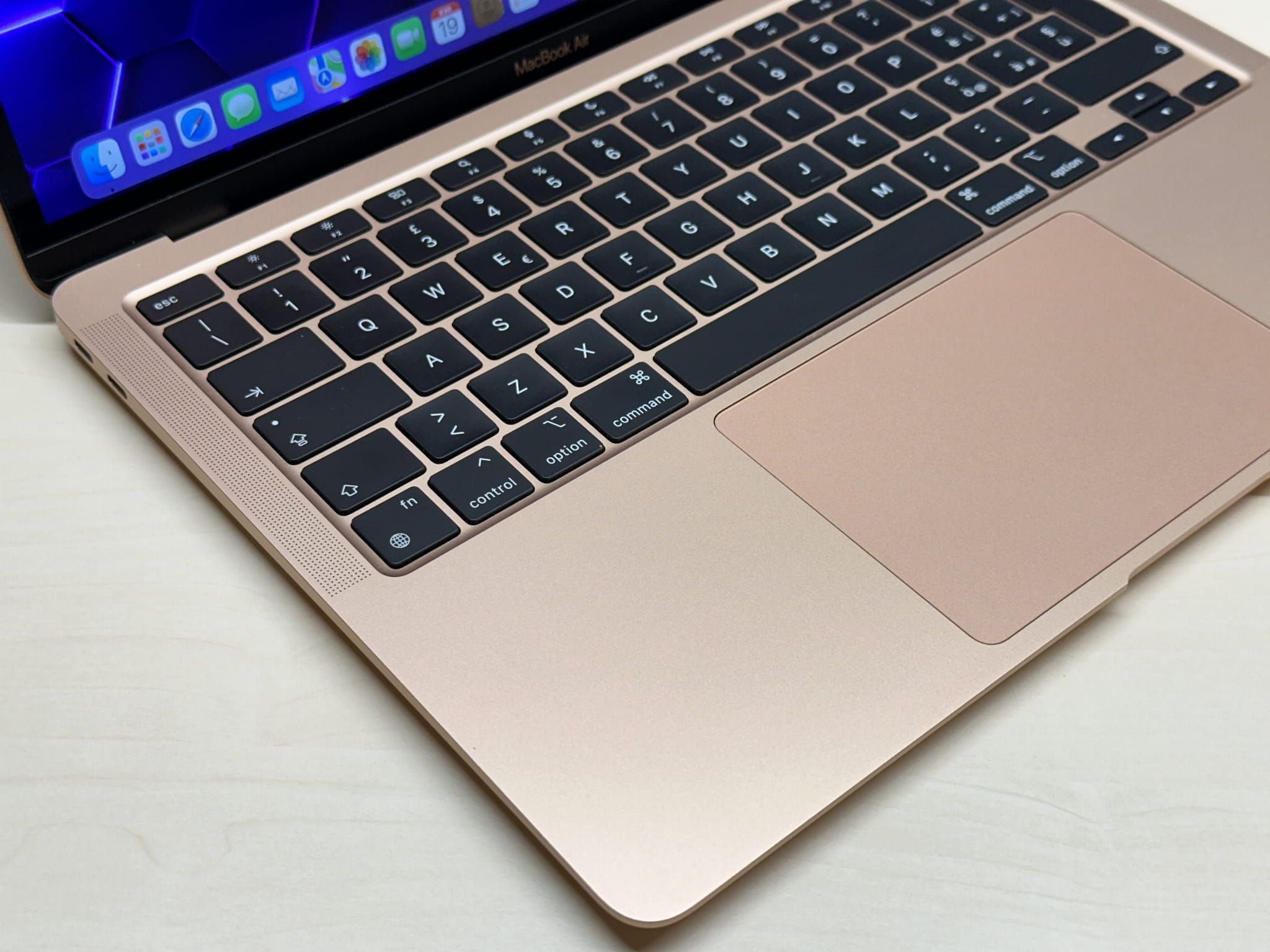 Laptop Apple MacBook Air A2337 | M1 / 8GB / 500GB / GOLD / OUTLET