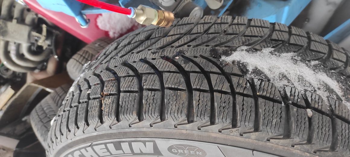 Opony zimowe Michelin Alpin 235/65 R17  SUV VW Touareg