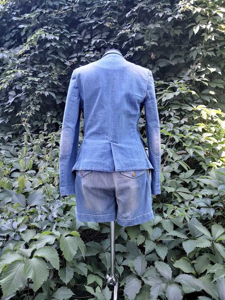 Джинсовый костюм Massimo Dutti, шорты и пиджак, отличное состояние.