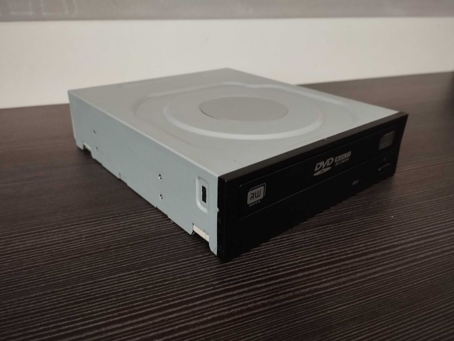 Dysk napędowy DVD do komputera retro