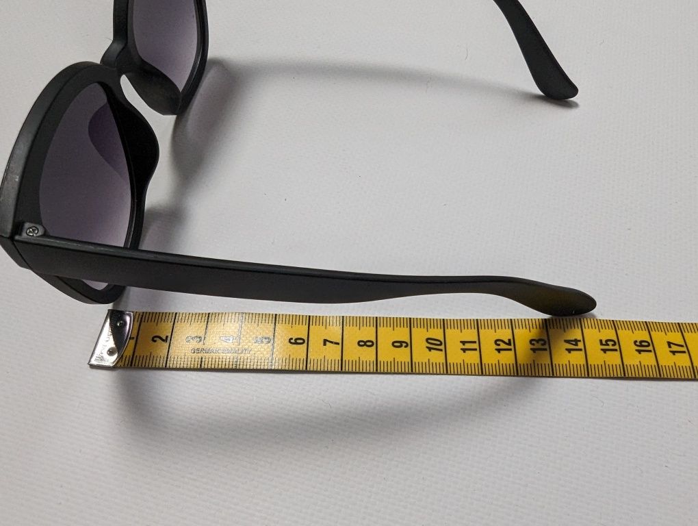 Nowe czarne okulary przeciwsloneczne matowe oprawki neve