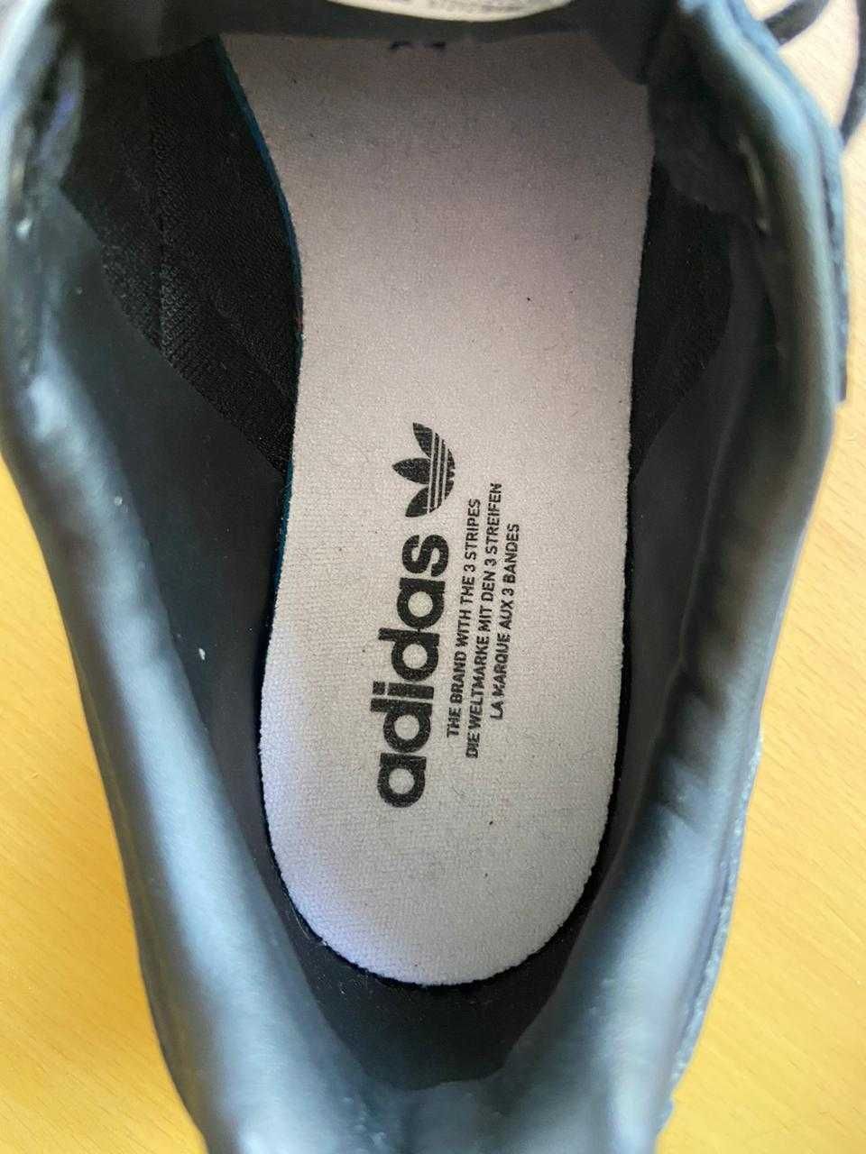 Снікерси жіночі Adidas Kiellor р. 40 (US 8)