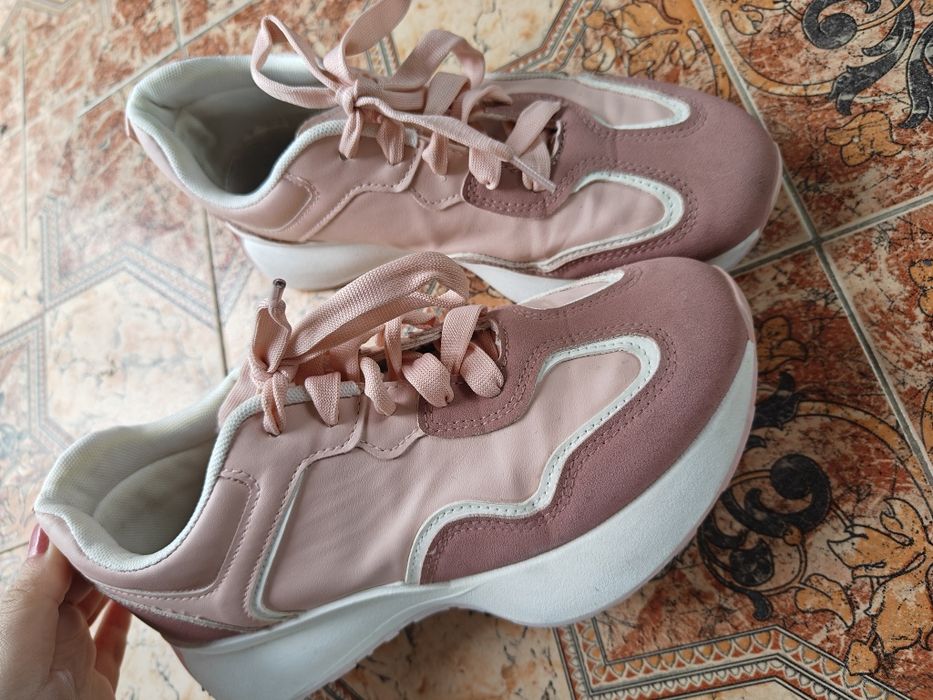 Кросівки рожеві, 40 р