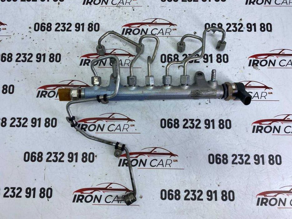 Паливна рампа Volkswagen Passat Tiguan Skoda Octavia 2.0 TDI 03L130089