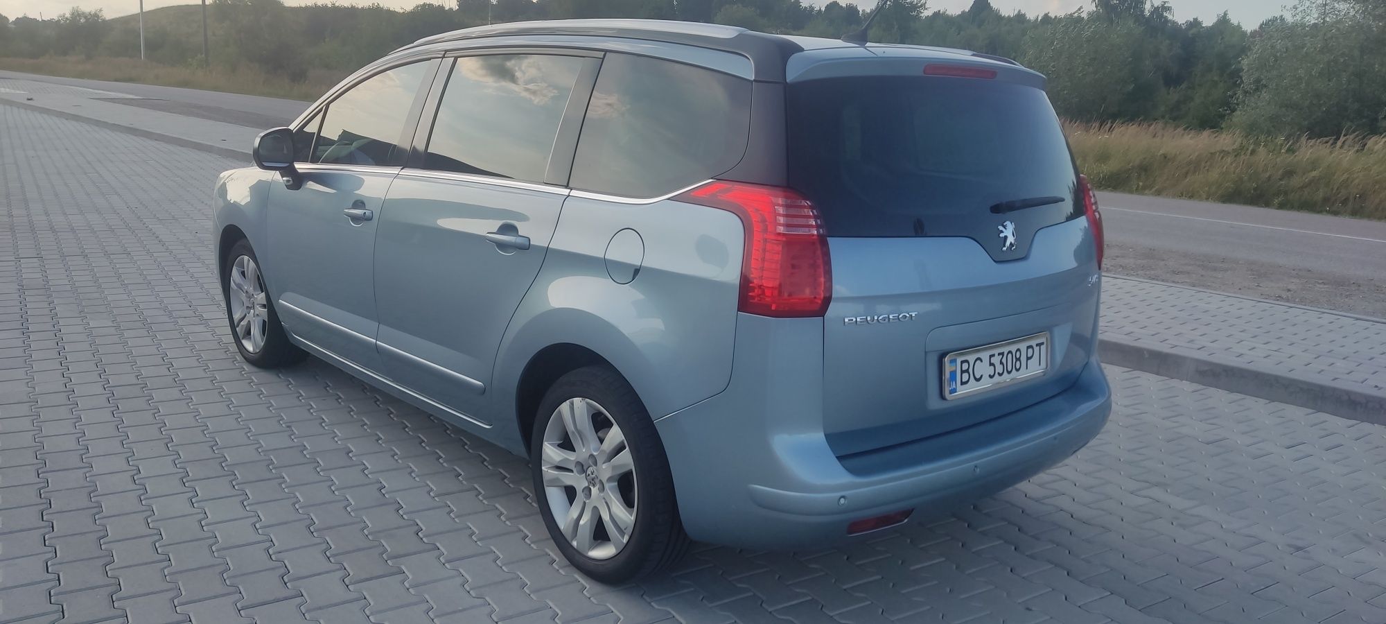 Легковий автомобіль