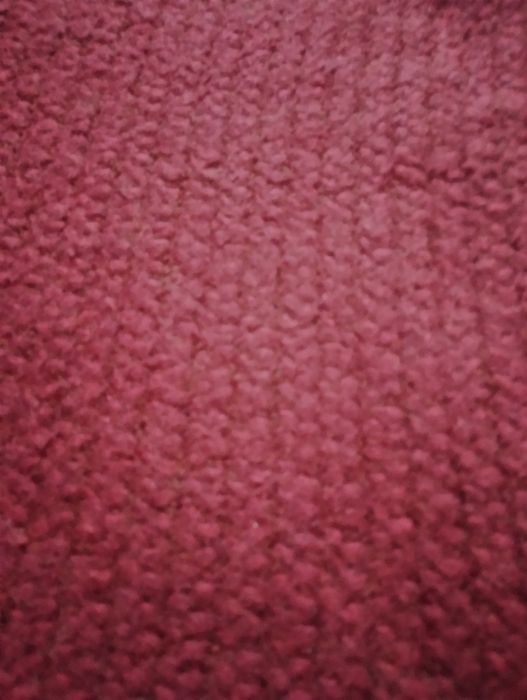 Damski sweter bordo.