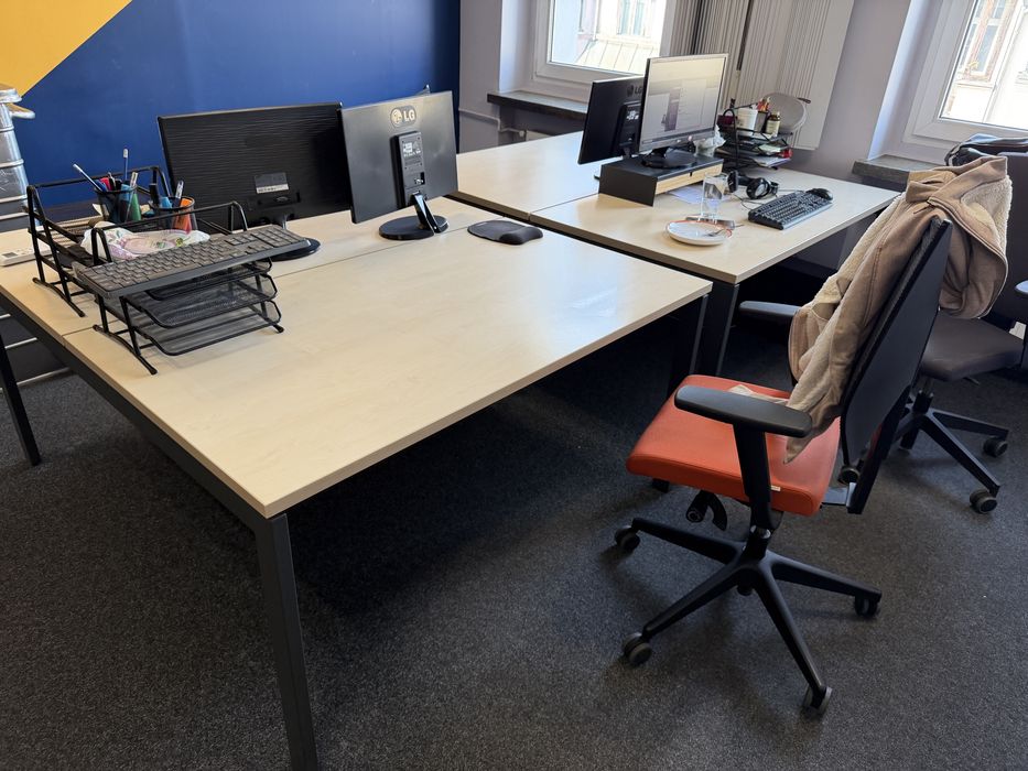 Zestaw mebli biurowych