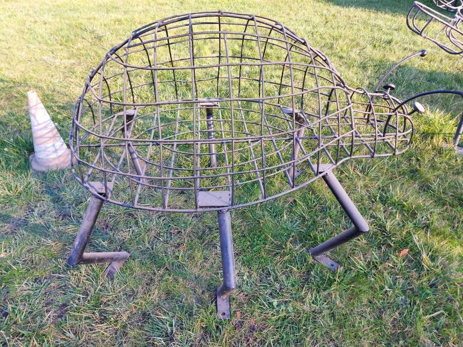 Figura kwiatowa,Konstrukcja trójwymiarowa  - BIEDRONKA