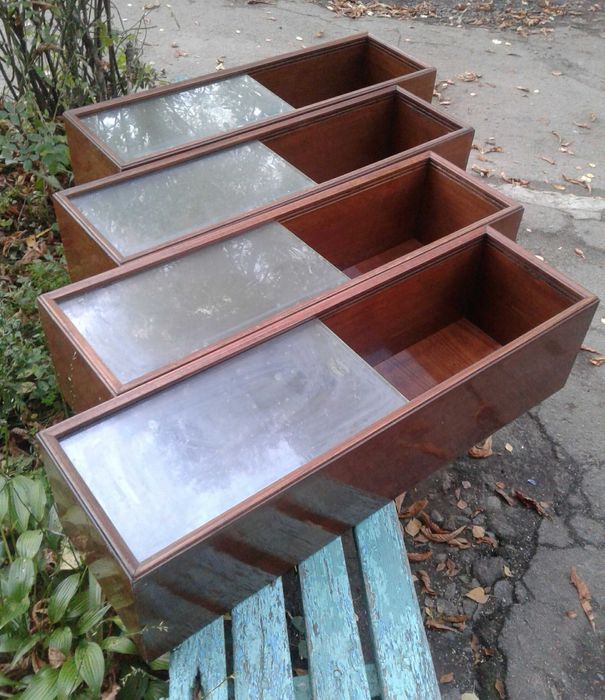 Сервант у комплекті з навісними полками давніх часів Можлива доставка