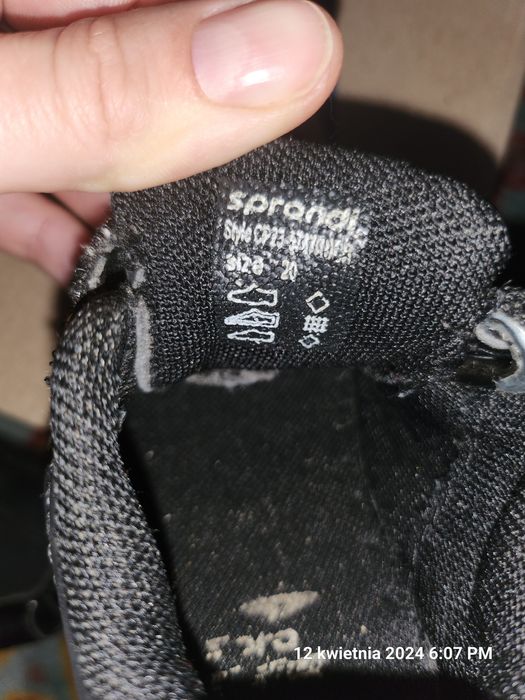 Dziecięciem adidaski