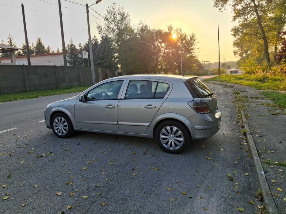 Opel Astra H 1,6 benzyna 127km. 2008r.