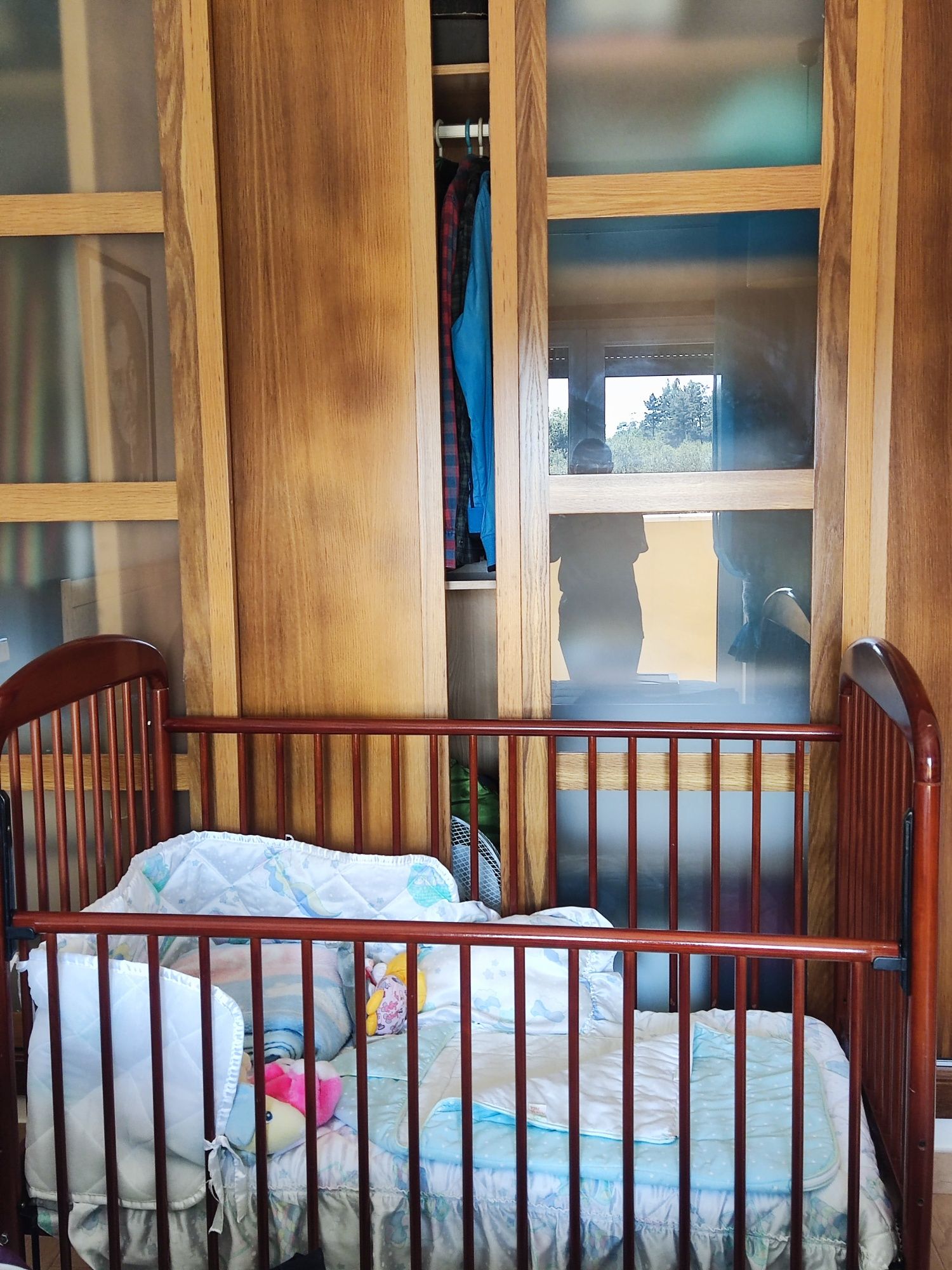 Cama de bebe, lençóis e cobertores