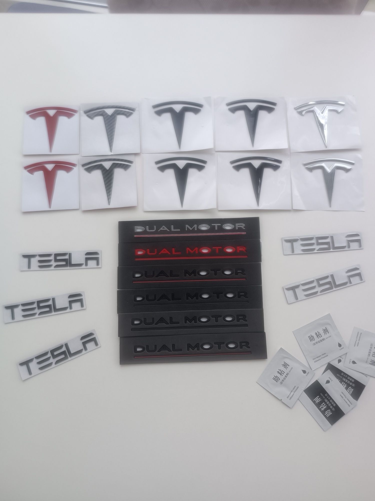 Емблеми Тесла Model 3, Y значок Tesla Dual motor