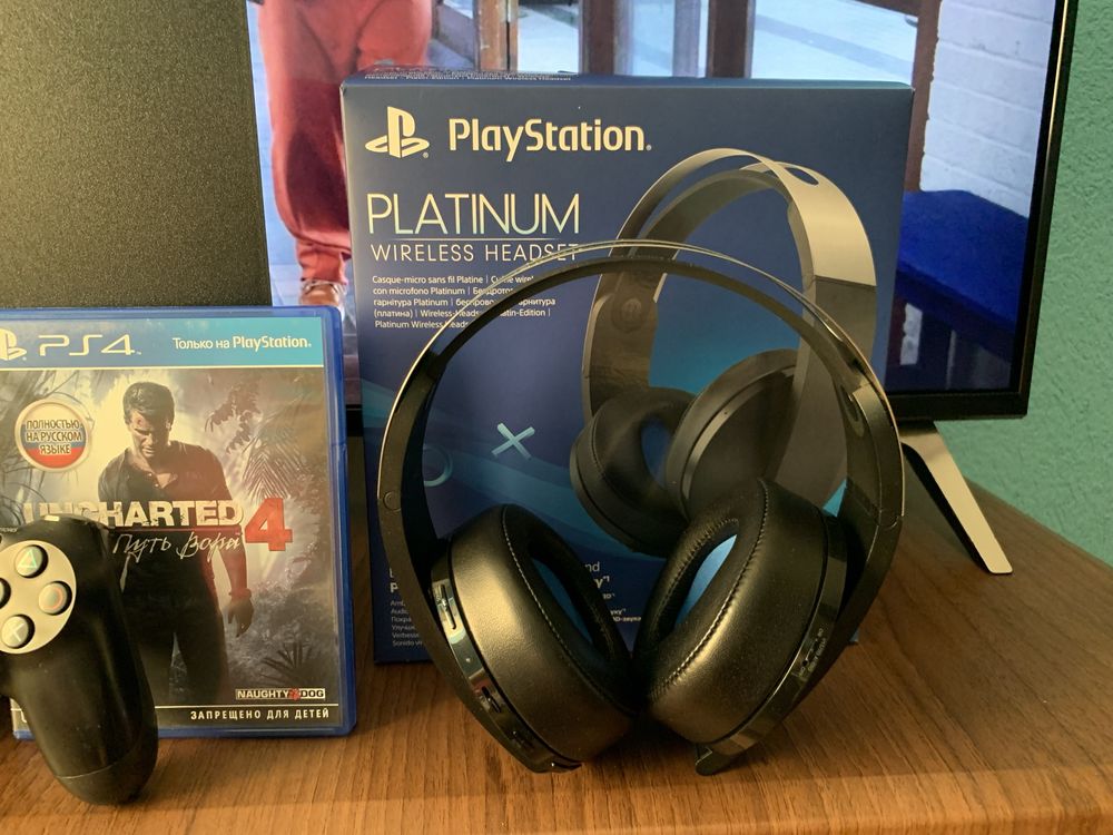 Продаю PS4 Pro разом із іграми