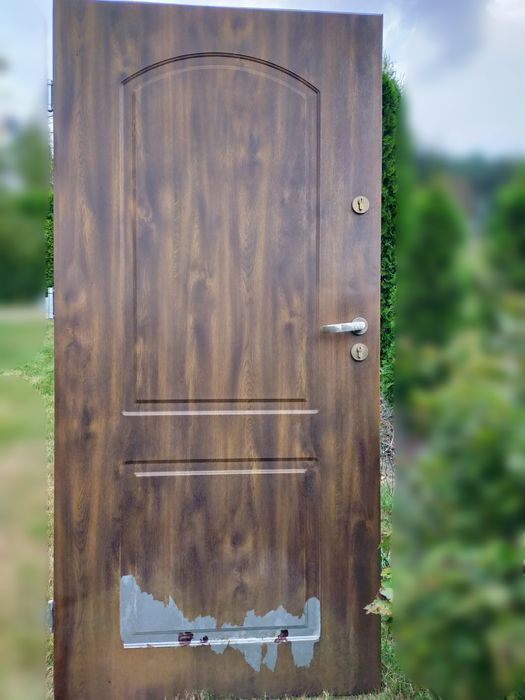 Sprzedam używane drzwi zewnętrzne metalowe