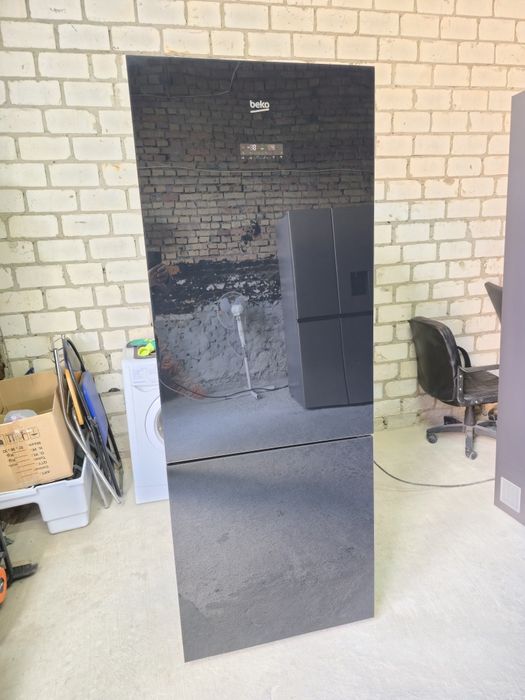Холодльник beko CNE520 чорне скло широкий