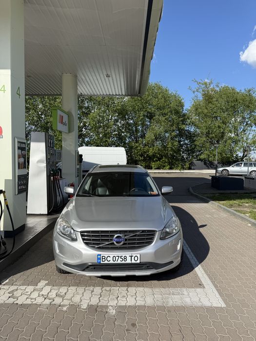 Volvo XC60 2016 2.0 бензин