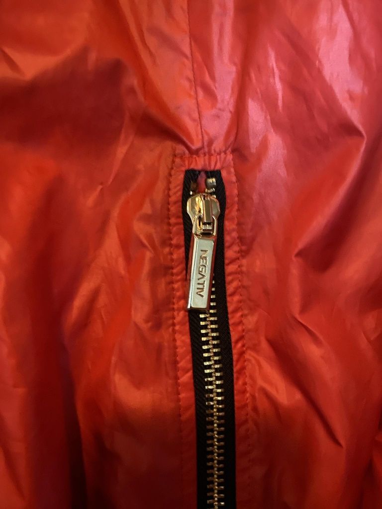 Damska kurtka czerwoną ortalionowa wiosenna m ,firmy negativ
