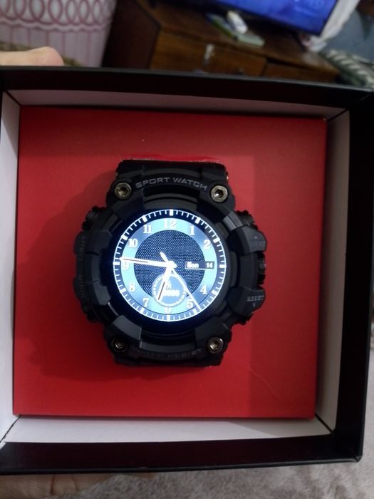 Продаю часы Invicta и 3 смарт часов.