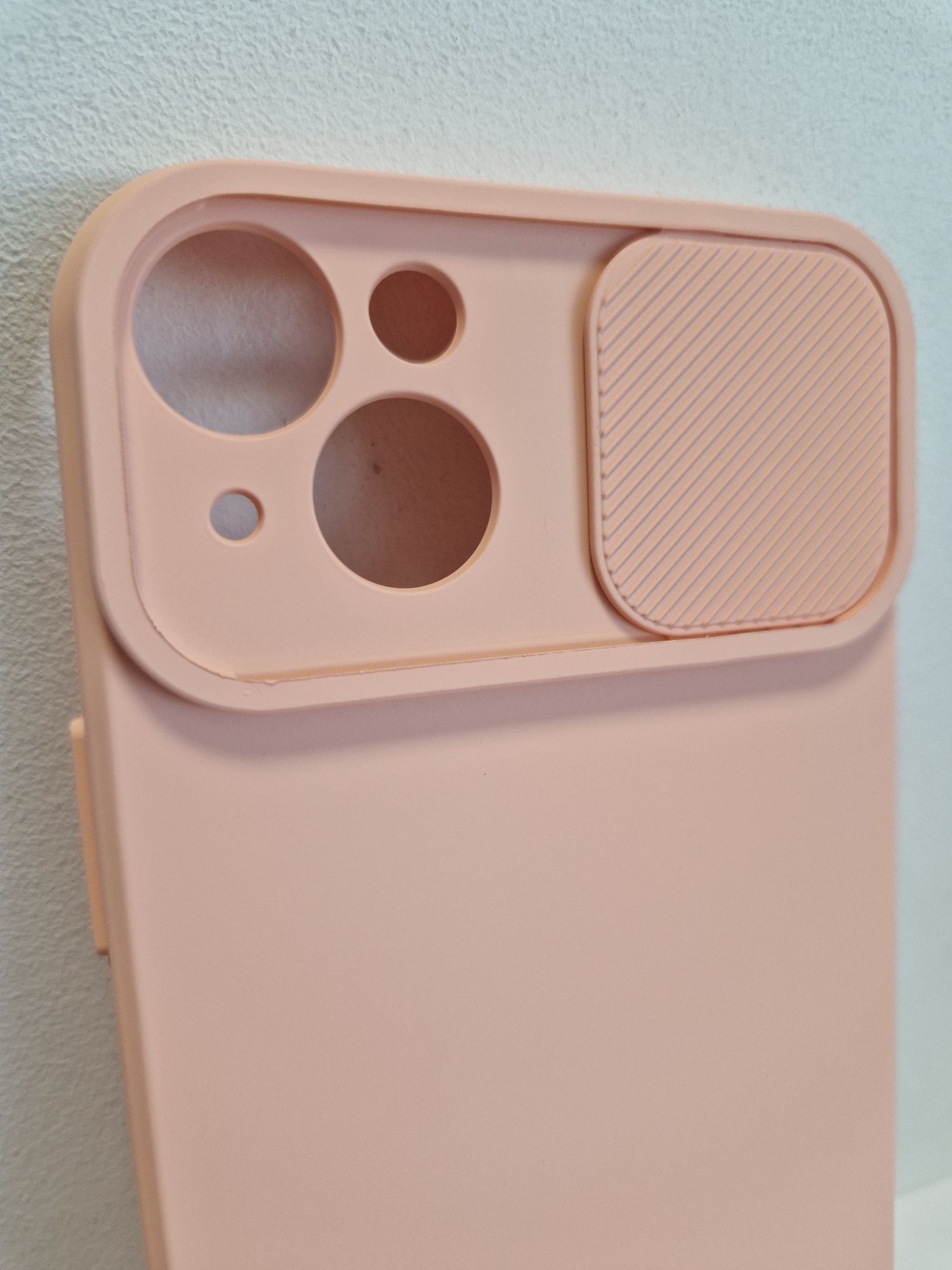 Camshield Soft do Iphone 14 Plus Łososiowy