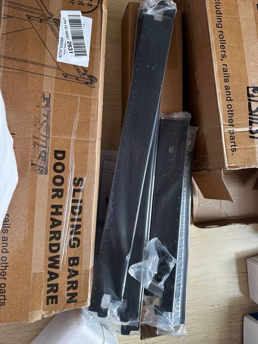 Фурнітура для підвісних дверей