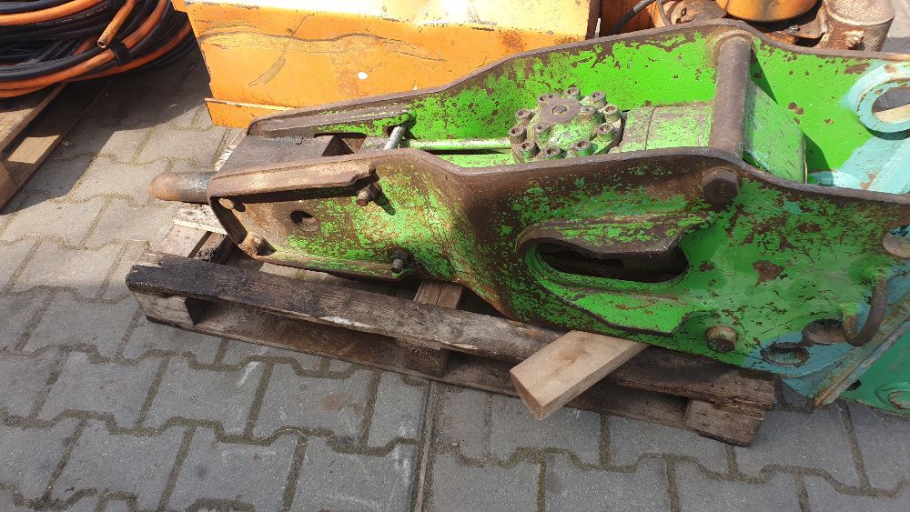 koparka młot wyburzeniowy do kucia MONTABERT BRP 100 waga 265 kg