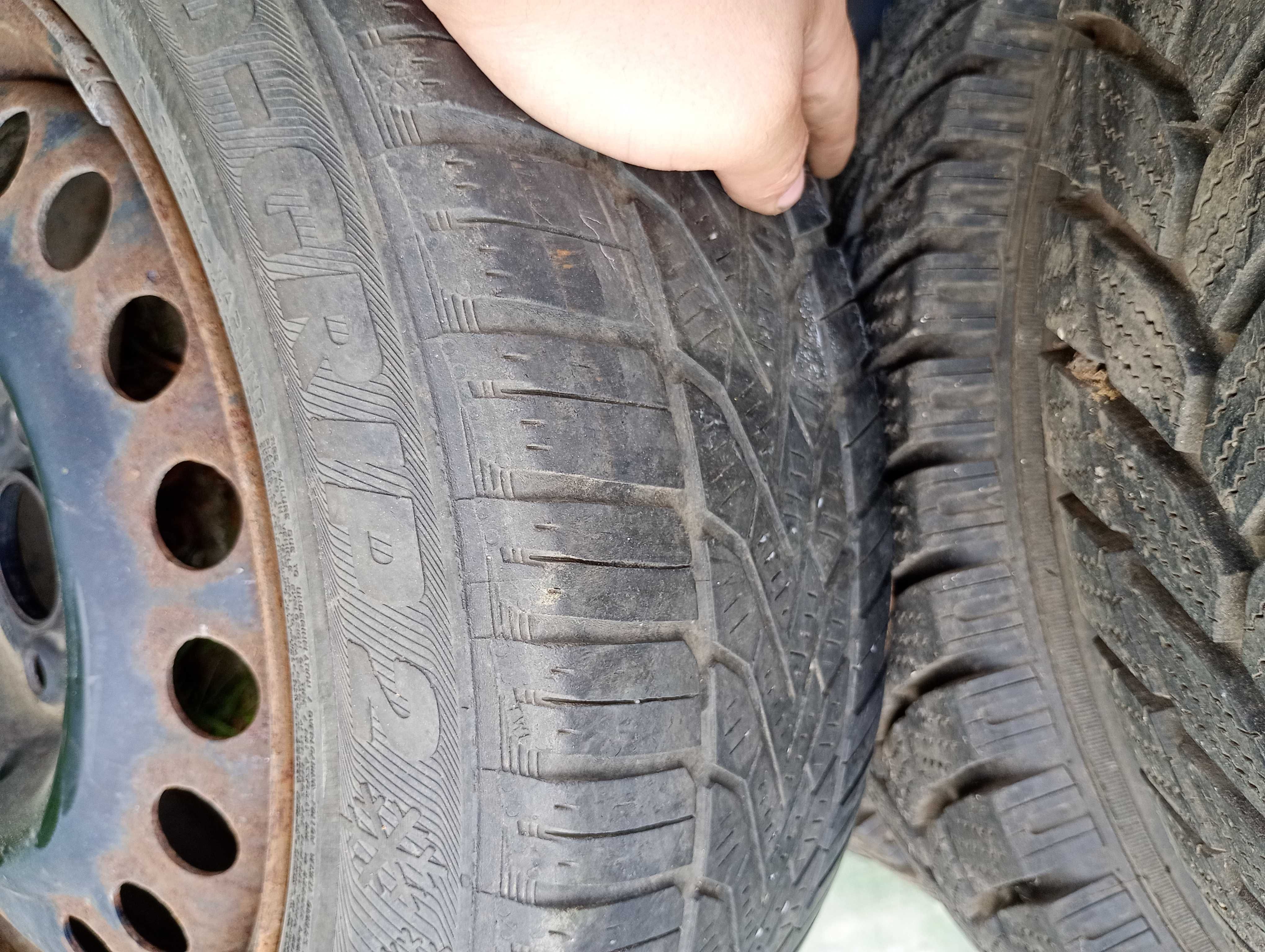 Sprzedam opony wraz z felgami 185/60 r15