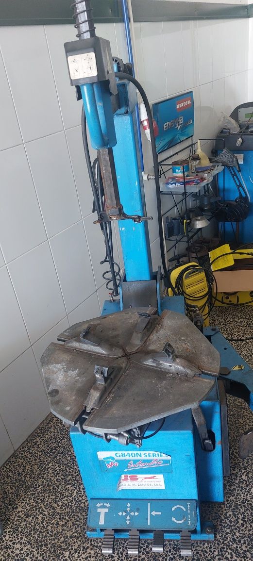 Máquina de tirar pneus