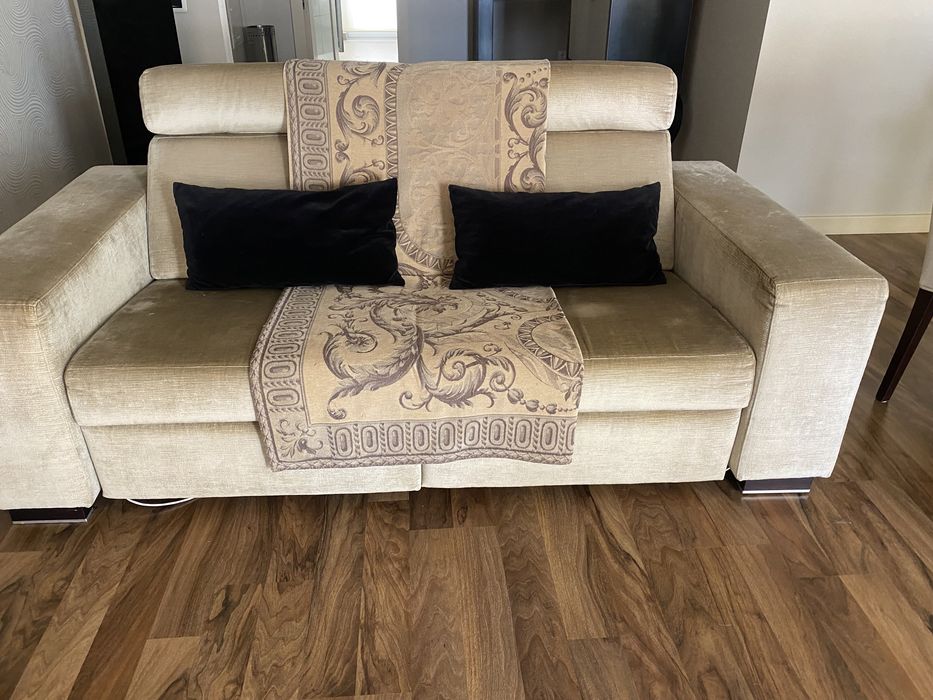 Sofá 1.80L com encosto articulado em bom estado