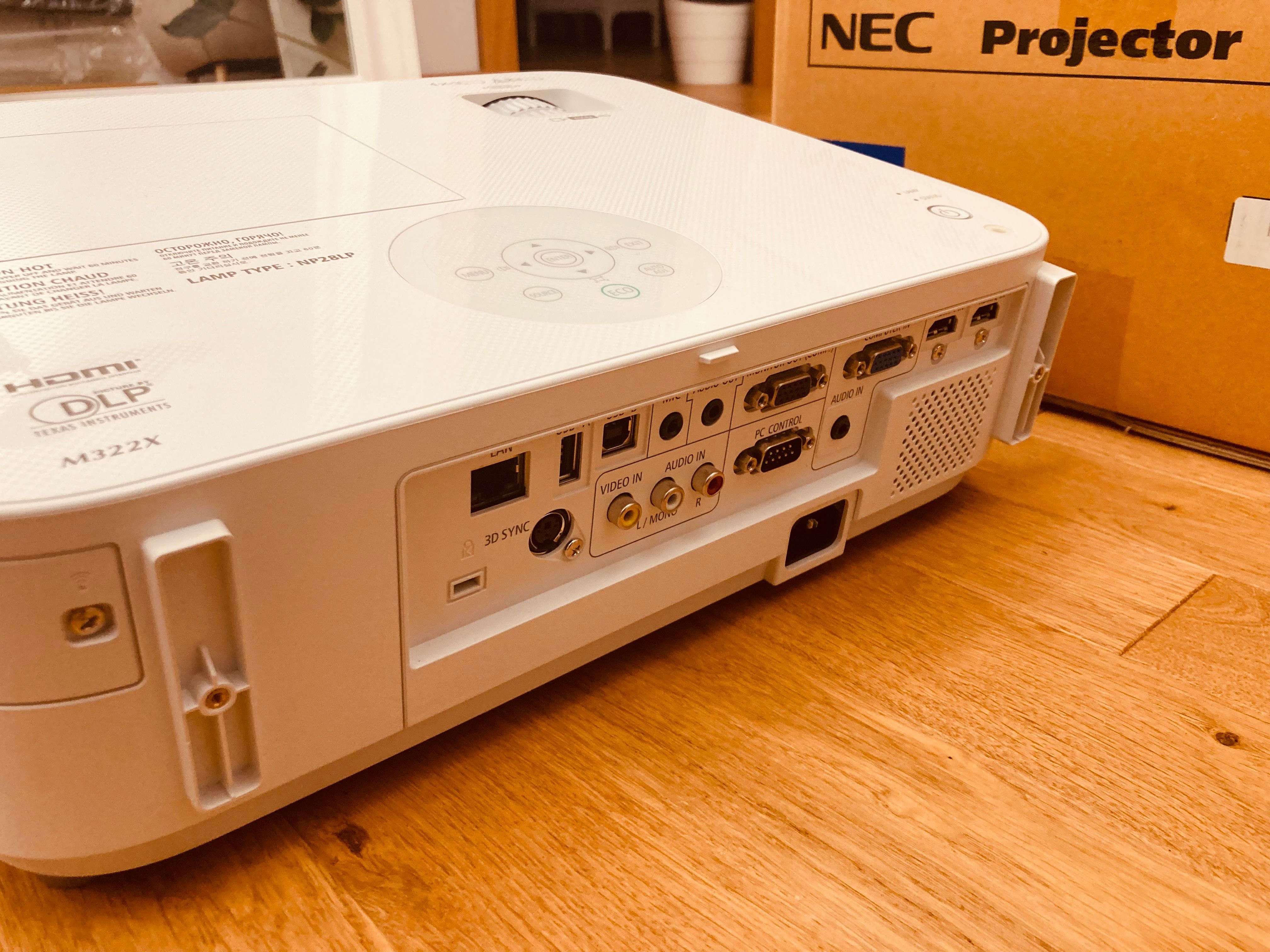 NOWY Projektor NEC M322XG