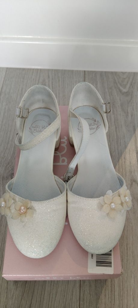 Eleganckie baleriny na obcasie Nelli Blu 32