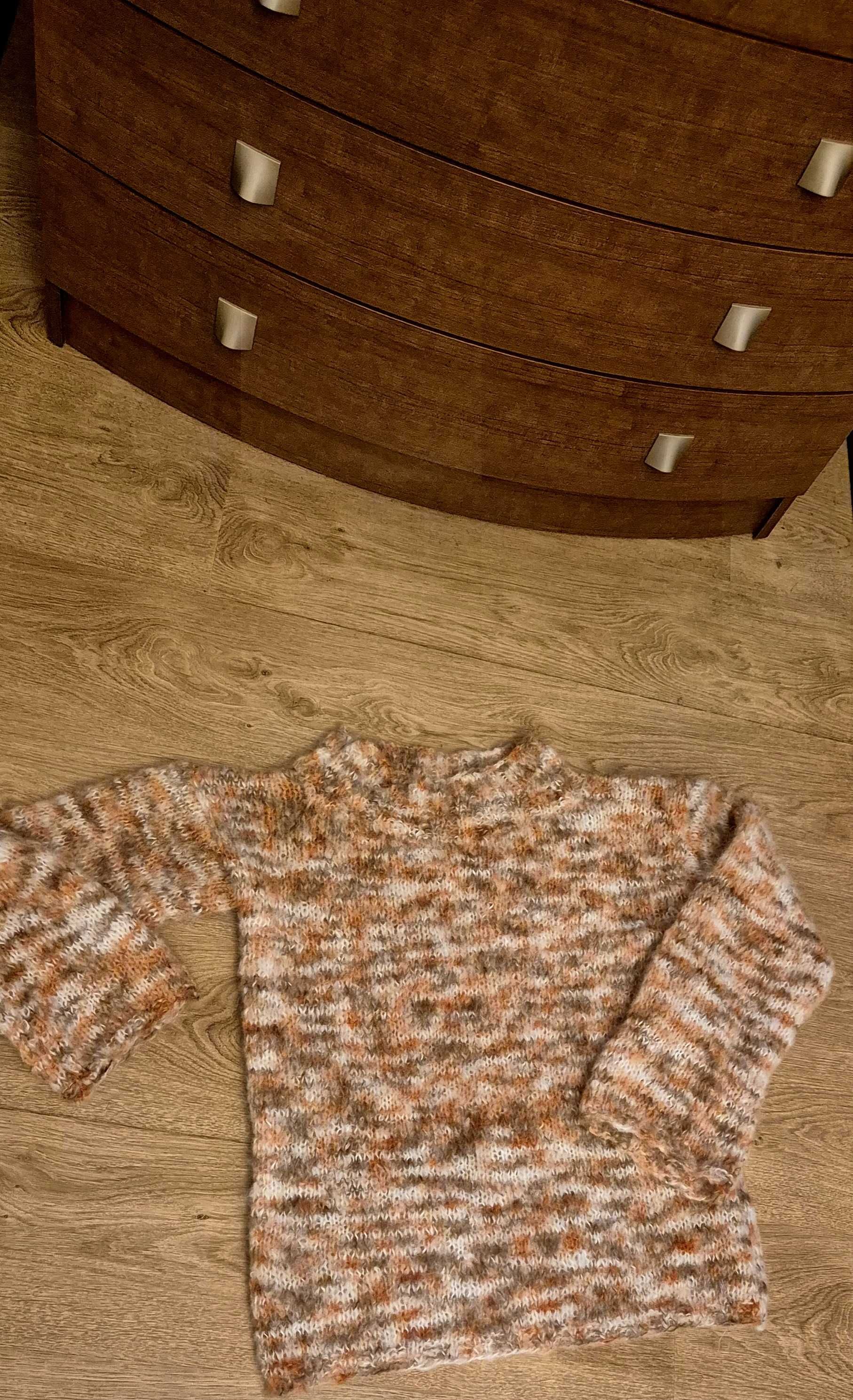 Sweter ręcznie robiony cieniowany