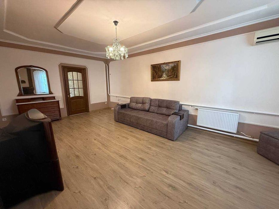 Оренда 4к будинку з гаражем на Карачунах