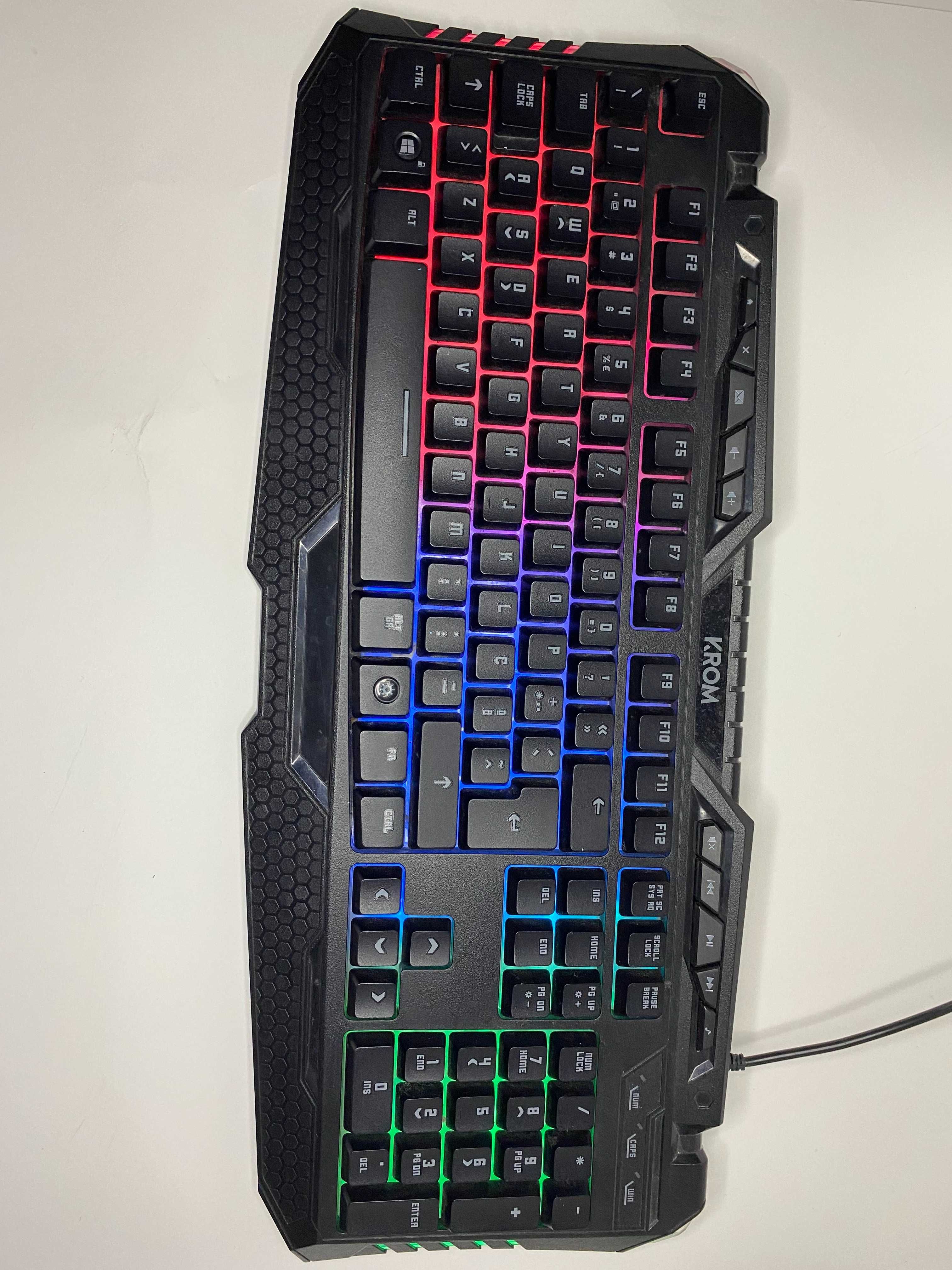 Teclado e mouses gamers vendo junto e separado