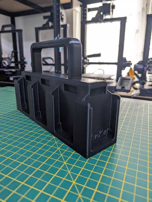 Koszyk, uchwyt na 8 Akumulatorów, Baterii do narzędzi Makita 18 V *