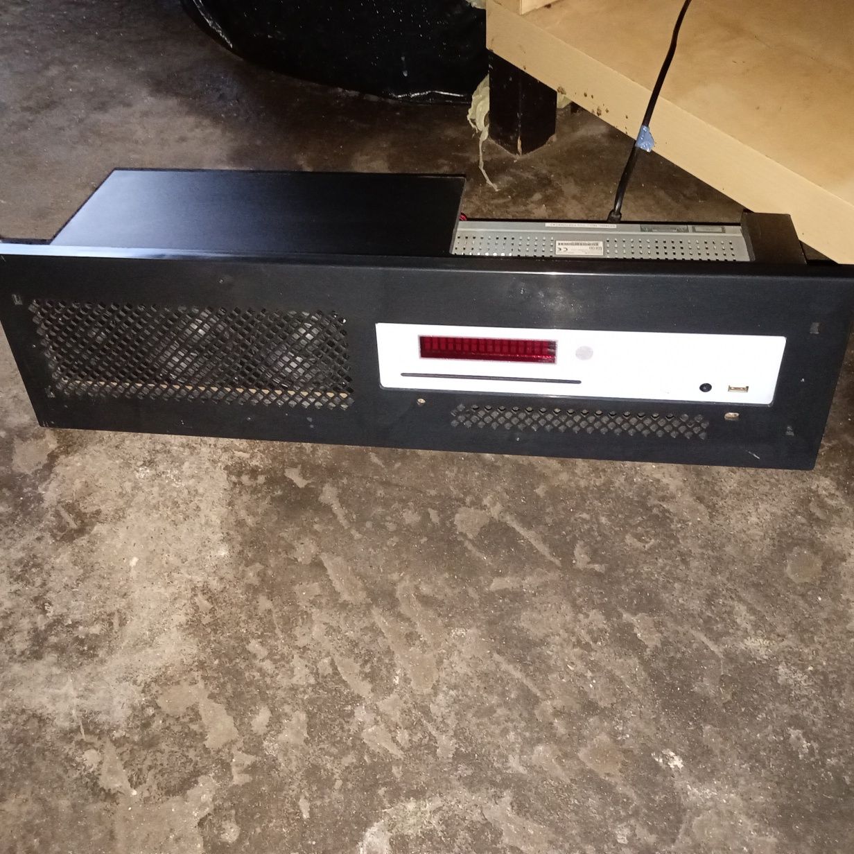 Soundbar do zabudowy Ikea