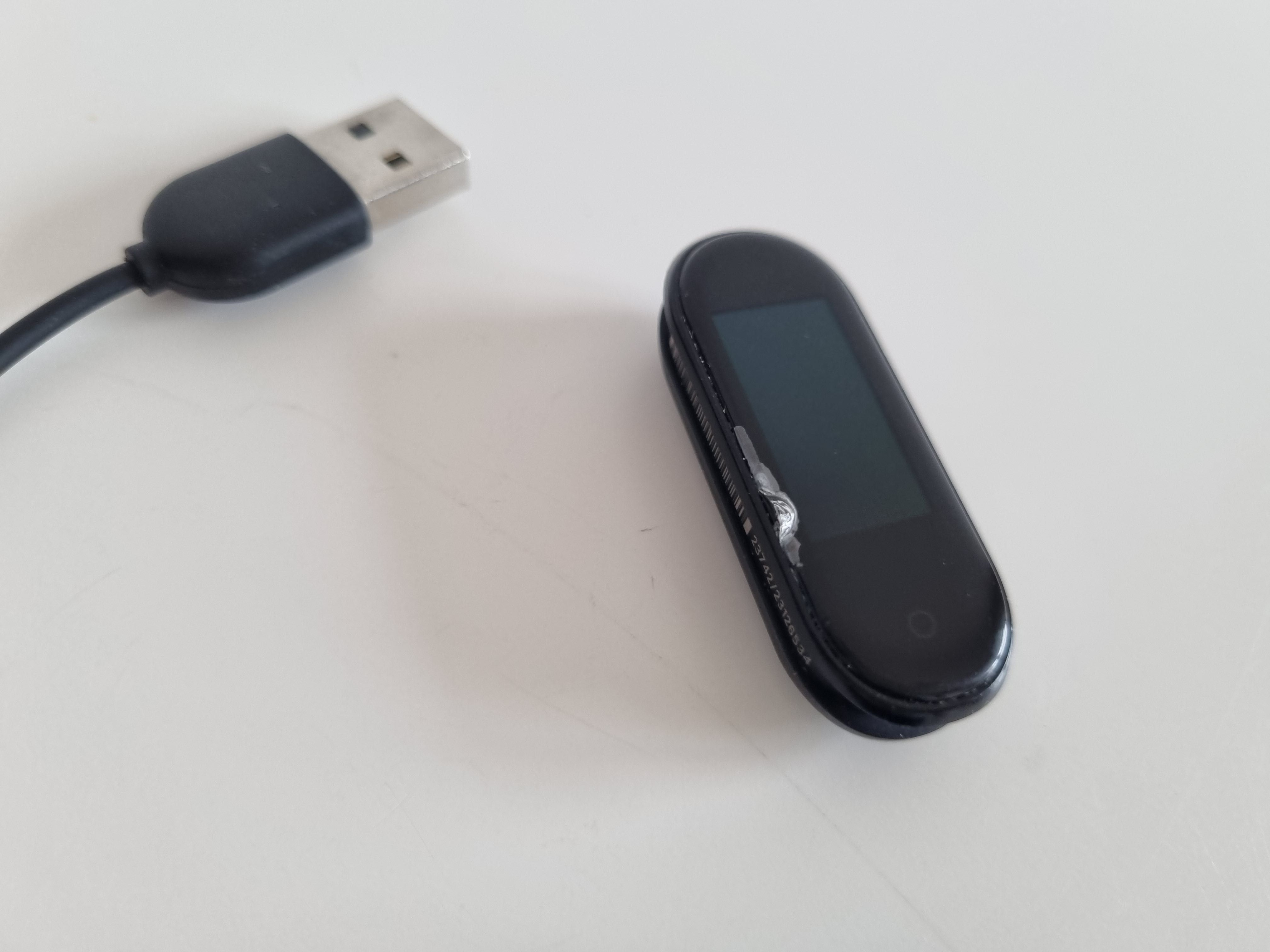 Mi Smart Band 4 – Funcional | Sem bracelete | Com caixa e carregador